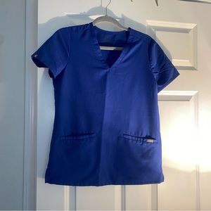 FIGS Women’s 2 Pocket Scrub Top in Denim- Size XS